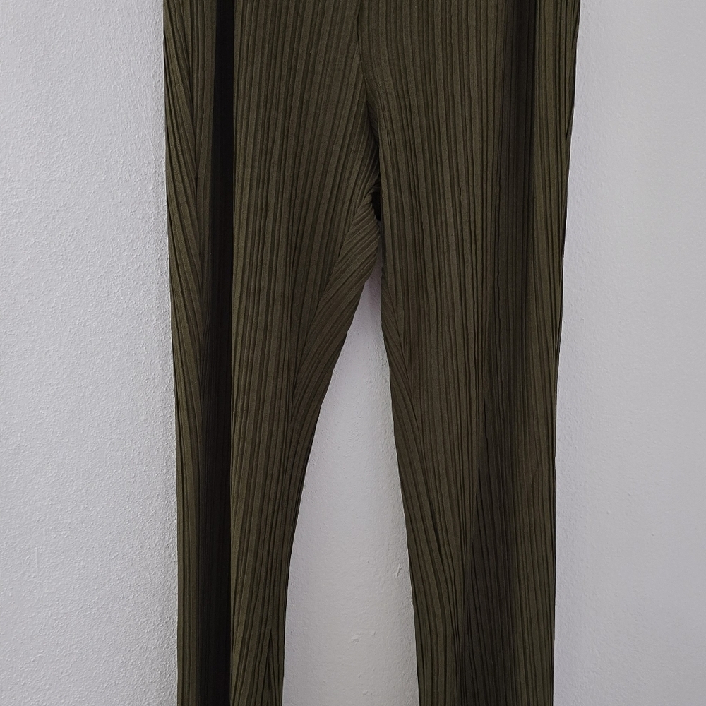 H&M Olive Green Two-Piece Set - Picture 12 of 15
